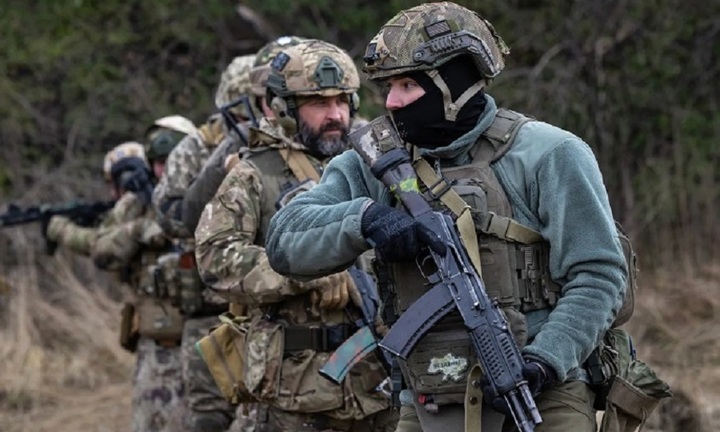 Vì sao tên lửa Nga có thể bắn trúng lễ trao huân chương của lữ đoàn Ukraine?