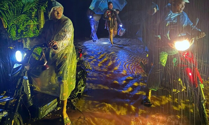 Sơ tán khẩn cấp hàng chục hộ dân ra khỏi khu vực xuất hiện vết nứt núi