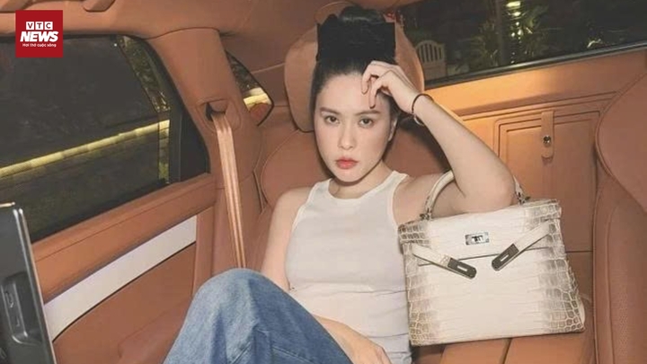 Túi 'Hermès bạch tạng' của ca sĩ Đoàn Di Băng gây tranh cãi
