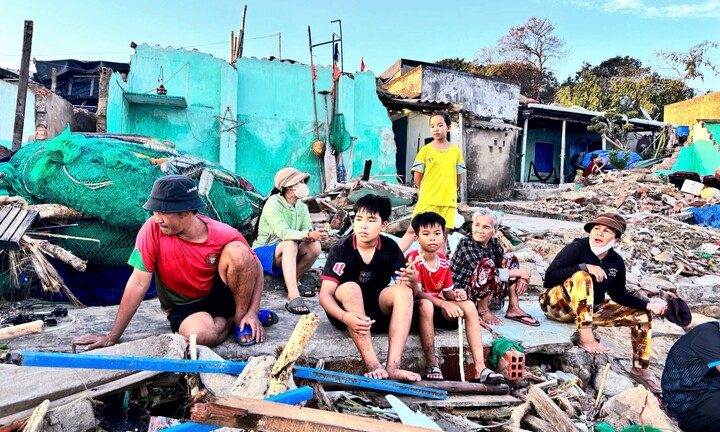 Bão Kalmaegi ‘nuốt’ làng ven biển Gia Lai: Sau một đêm, không còn nhà để về
