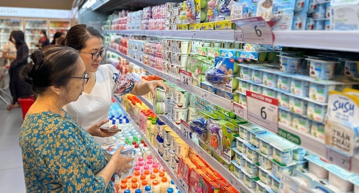 Dân sợ hàng dỏm, siêu thị, trung tâm mua sắm ‘ăn nên làm ra’