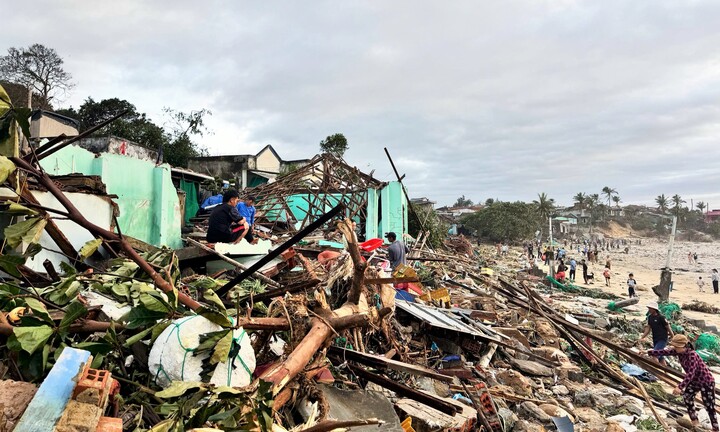 Sáng nay, Quy Nhơn thức dậy trong hoang tàn