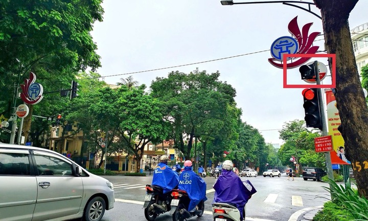 CSGT Hà Nội lý giải nhiều trụ đèn tín hiệu giao thông 'mất' đèn đếm giây