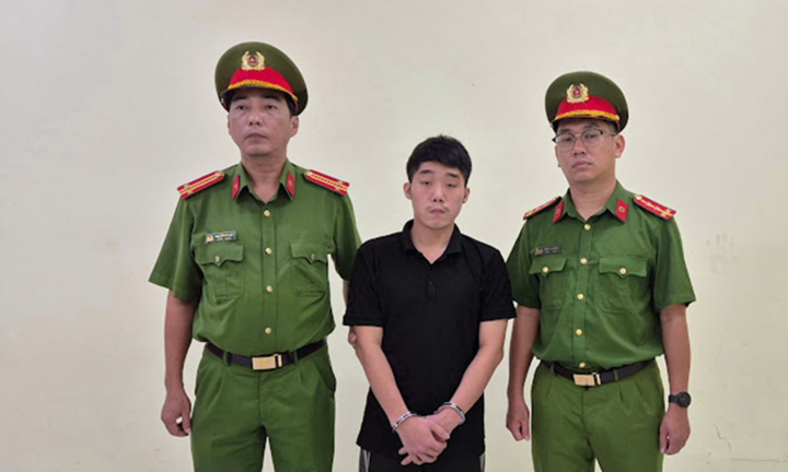 Đăng clip gây chia rẽ vùng miền, TikToker 'Dù Bầu Trời' bị bắt