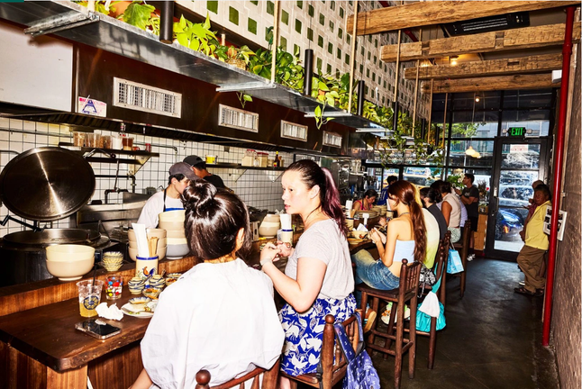 Đến Mỹ với 100 USD, cô gái Việt sở hữu 3 nhà hàng ngon bậc nhất New York