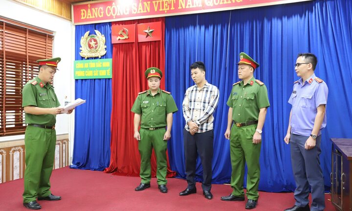 Bắt giám đốc và kế toán chiếm đoạt gần 130 tỷ đồng từ hợp đồng góp vốn khống