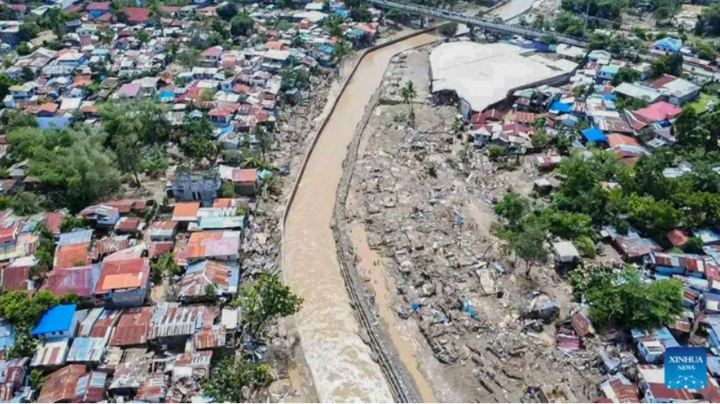 Philippines sơ tán 100.000 người tránh siêu bão Fung-wong