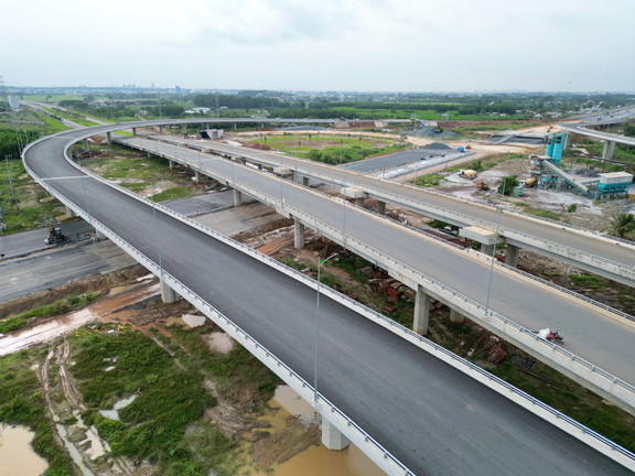 Toàn cảnh tuyến đường nối sân bay Long Thành trước ngày thông xe