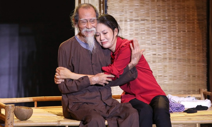 Nữ MC miền Tây khiến giám khảo 'phá lệ' cho điểm tuyệt đối tại cuộc thi hát