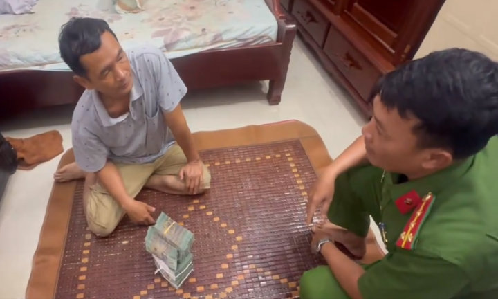 Nhân viên ngân hàng tá hỏa vì 1,8 tỷ đồng để trong cốp xe máy biến mất