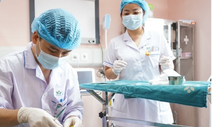 Bé trai 12 tuổi bỏng nặng khi đốt cồn làm thí nghiệm tại nhà