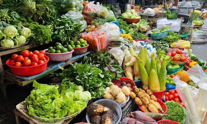 Giá rau xanh tại TP.HCM tăng vọt