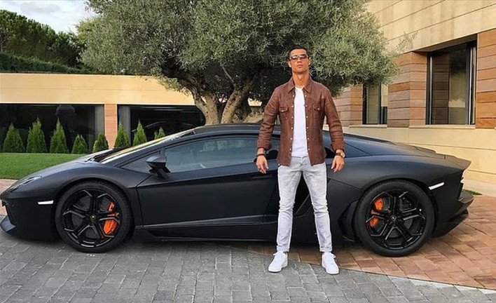 Bộ sưu tập siêu xe đồ sộ của Cristiano Ronaldo