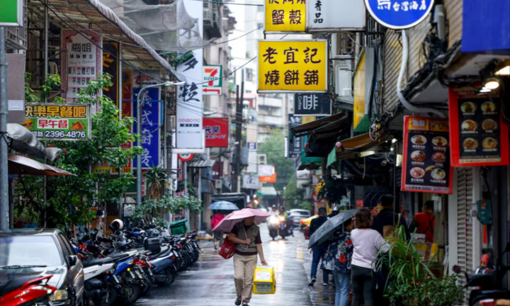 Đài Loan sơ tán hơn 3.000 người khi bão Fung-Wong áp sát