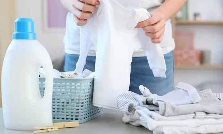 Có nên dùng nước xả vải cho quần áo trẻ nhỏ?