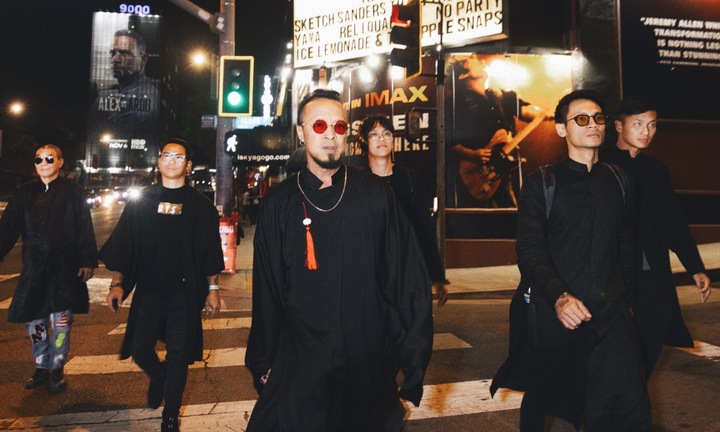 Ban nhạc rock đầu tiên của Việt Nam được biểu diễn tại Hollywood