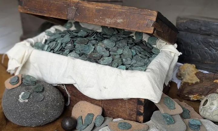 Thợ lặn tìm thấy kho báu hơn 26 tỷ đồng nằm 300 năm dưới đáy đại dương