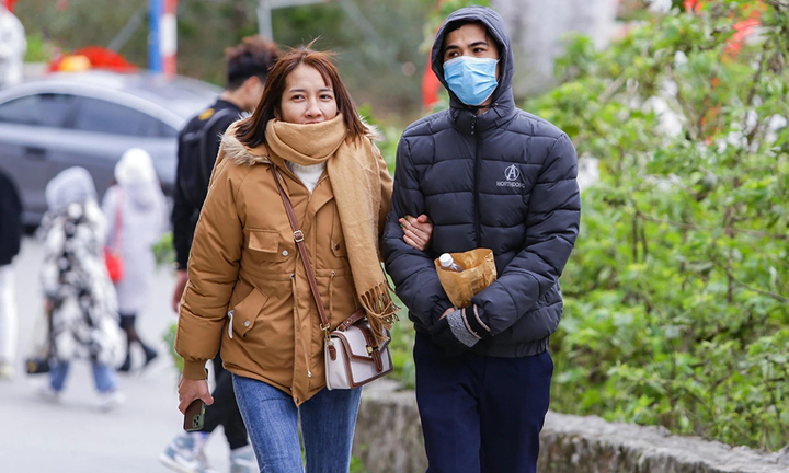 Tin mới nhất đợt không khí lạnh gây rét diện rộng ở miền Bắc, có nơi dưới 10°C