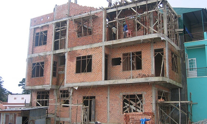 Đại biểu đề xuất miễn giấy phép xây dựng nhà ở dưới 7 tầng, Bộ trưởng nói gì?