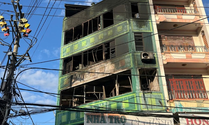 Cháy nhà trọ ở Nha Trang lúc rạng sáng, nhiều người hoảng loạn bỏ chạy