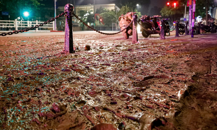 Bác tin bùn nhão tràn trên phố khiến loạt xe trượt ngã liên quan dự án metro