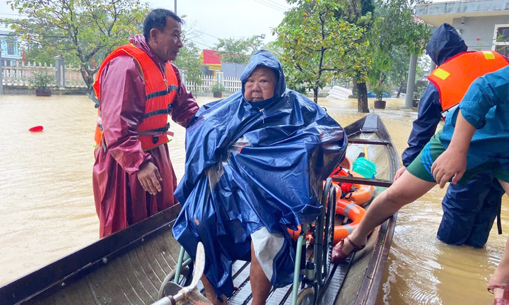 Lũ trên sông Bồ, sông Vu Gia vượt báo động 3, nguy cơ ngập diện rộng