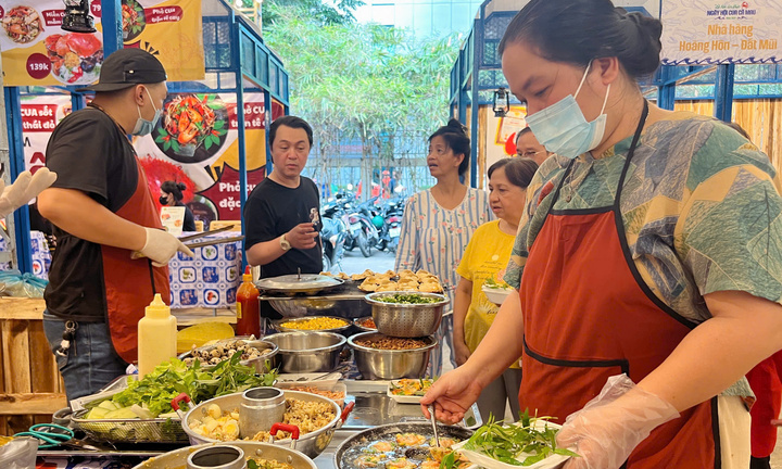 Nhiều món ăn ‘gây sốt’ tại Ngày hội Cua Cà Mau lần đầu tổ chức ở TP.HCM