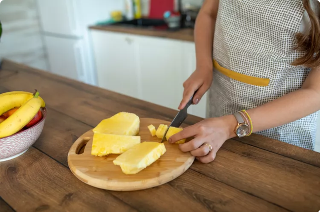 Phụ nữ ăn dứa thường xuyên có tác dụng gì?