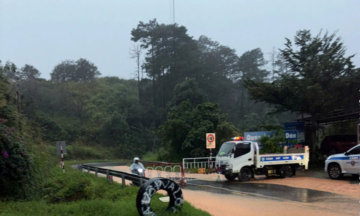 Hơn 10 điểm sạt lở nguy hiểm tại đèo Ngoạn Mục, Lâm Đồng cấm phương tiện qua lại