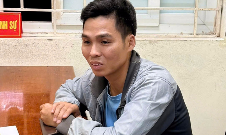 Tạm giữ tài xế lao xe tải vào cảnh sát, bỏ chạy trên nhiều tuyến phố Hà Nội