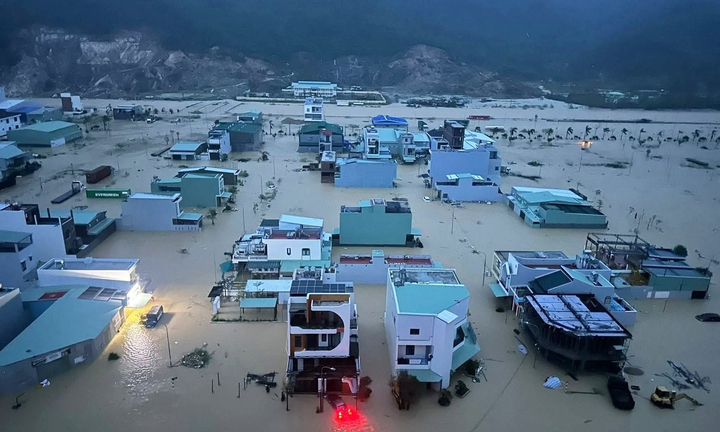 Miền Trung tiếp tục mưa lớn 3 ngày tới, khắp nơi nguy cơ lũ quét, sạt lở