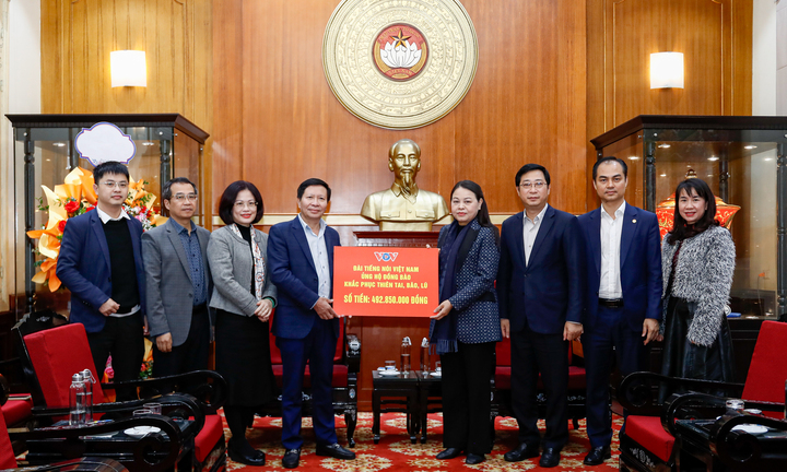 VOV trao gần 500 triệu đồng ủng hộ đồng bào bị thiệt hại do bão lũ