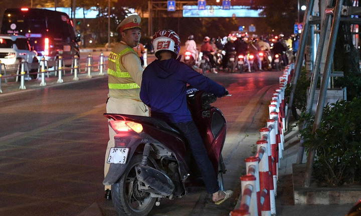 Tài xế xe máy che biển số phải bị phạt hàng chục triệu đồng, giữ xe vài tháng