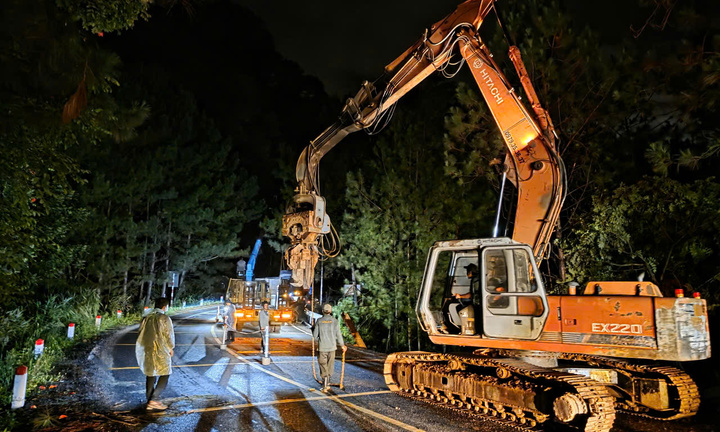 Nỗ lực khắc phục các điểm sạt lở trên những cung đèo cửa ngõ vào Đà Lạt