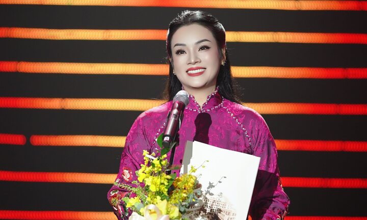 Nữ ca sĩ có học vị tiến sĩ, vừa trở thành phó giáo sư là ai? 