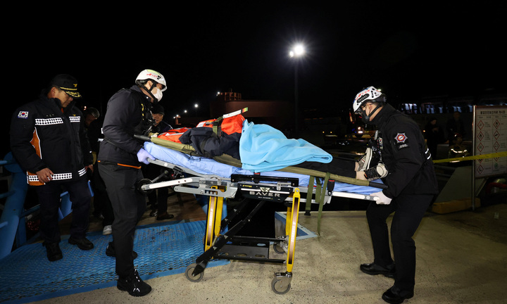 Lý do bất ngờ khiến phà Hàn Quốc mắc cạn trên đảo hoang