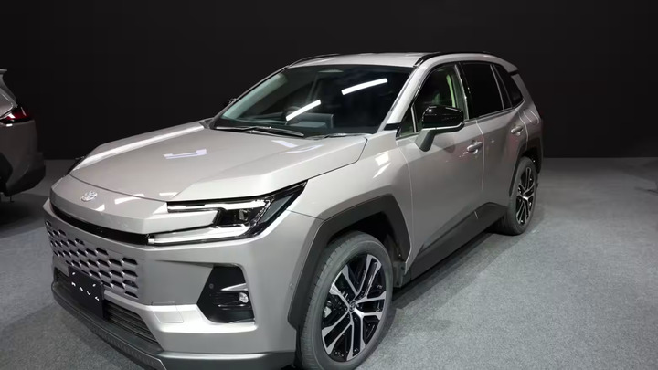 Toyota kéo dài vòng đời các dòng xe chủ lực lên 9 năm