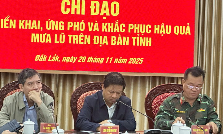 Quân đội điều trực thăng, máy bay không người lái cứu dân vùng lũ ở Đắk Lắk