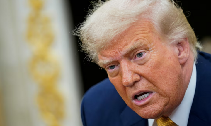 Tổng thống Trump ký đạo luật công bố hồ sơ tỷ phú bệnh hoạn Jeffrey Epstein