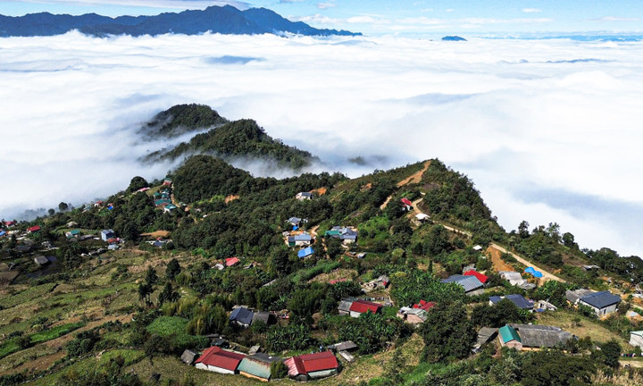 Y Tý vào mùa mây đẹp nhất, thôn Ngải Thầu Thượng hóa biển trắng cuộn trào