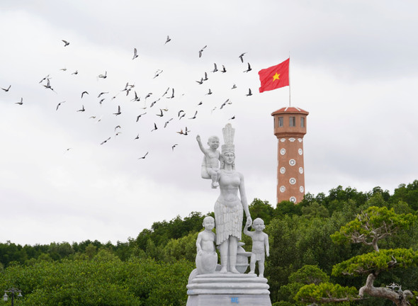 Ngắm vẻ đẹp nơi ‘đất biết nở, rừng biết đi’ ở cực Nam Tổ quốc