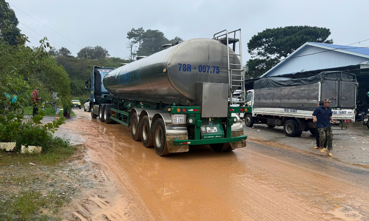 Nối lại giao thông trên đèo Sông Pha lên Đà Lạt
