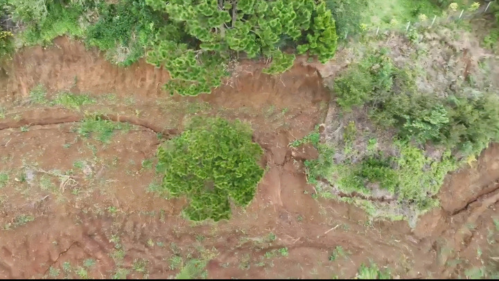 Xuất hiện vết nứt dài hơn 300m, hàng chục hộ dân Lâm Đồng di dời khẩn cấp