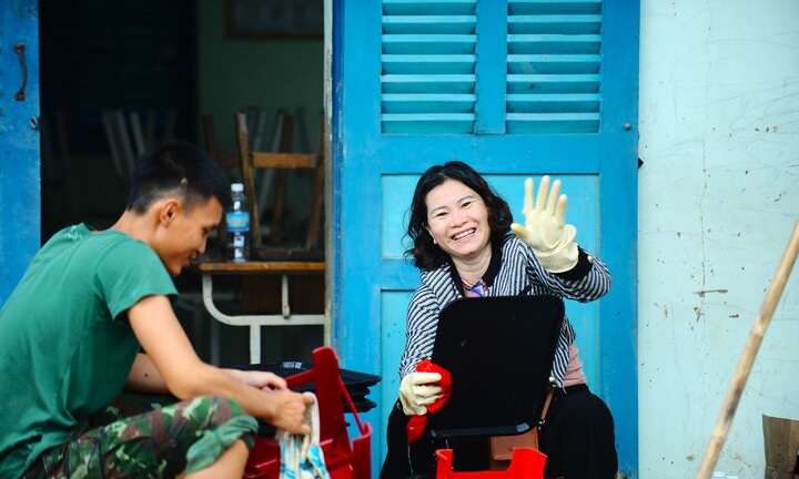 Người dân Nha Trang gượng dậy sau lũ lụt kinh hoàng