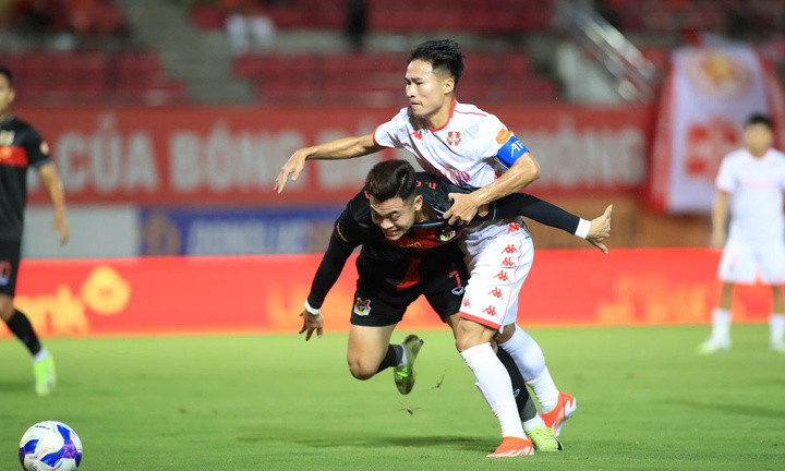 Kết quả Hải Phòng 1-2 Ninh Bình: Hậu vệ phản lưới, thủ môn tạo phạt đền