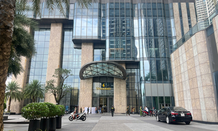 Phát hiện thi thể trong túi ở sảnh chung cư TP.HCM