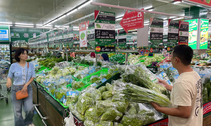 Giá rau ở TP.HCM bớt nóng, chợ online rủ nhau bán rau củ đồng giá 35.000 đồng/kg