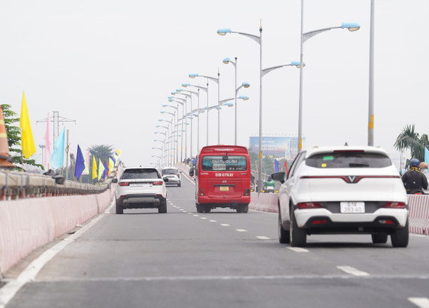 Cầu Bình Triệu 1 thông xe, giảm ùn tắc cửa ngõ đông bắc TP.HCM