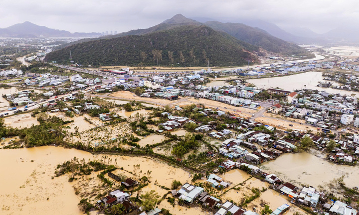 Toàn cảnh phía Đông Gia Lai ngập cục bộ trở lại do mưa lớn trong đêm