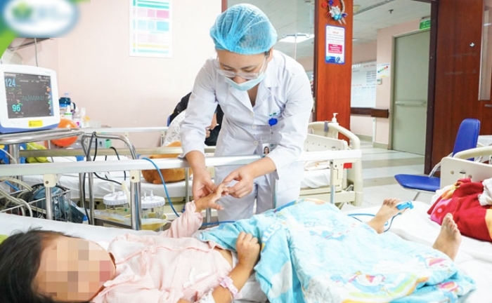 Bé gái 4 tuổi hoảng loạn, nói nhảm được chẩn đoán viêm não tự miễn